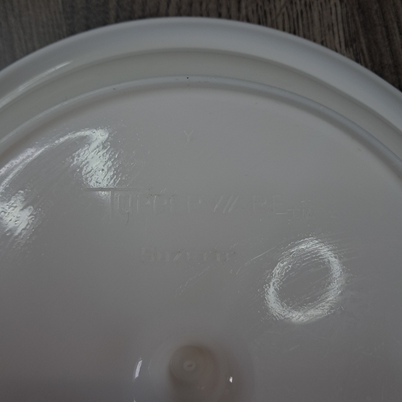 Vintage Tupperware White Suzette Divided Relish Serving Tray With Tan Lid - Picture 7 of 10